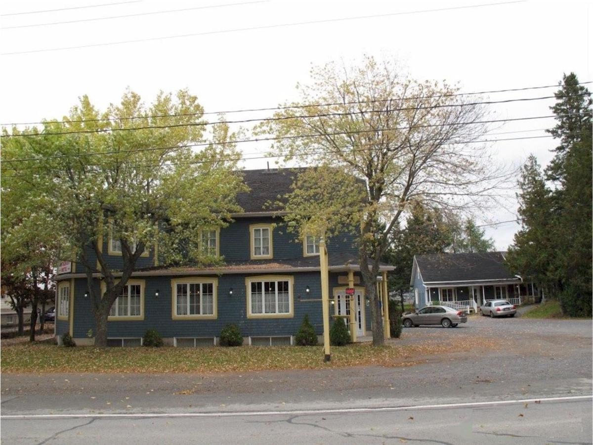 Hotel Fleurs Karaibes Saint-Alexandre-de-Kamouraska Bagian luar foto
