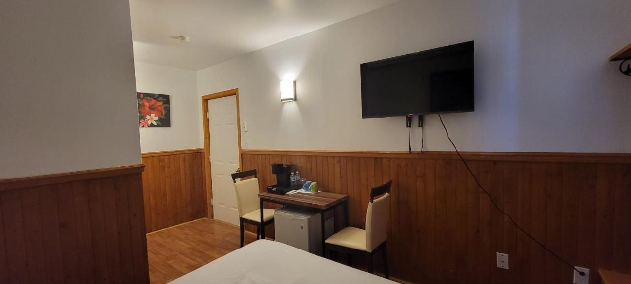 Hotel Fleurs Karaibes Saint-Alexandre-de-Kamouraska Bagian luar foto