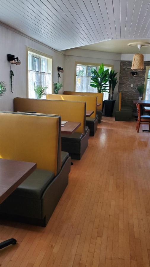 Hotel Fleurs Karaibes Saint-Alexandre-de-Kamouraska Bagian luar foto