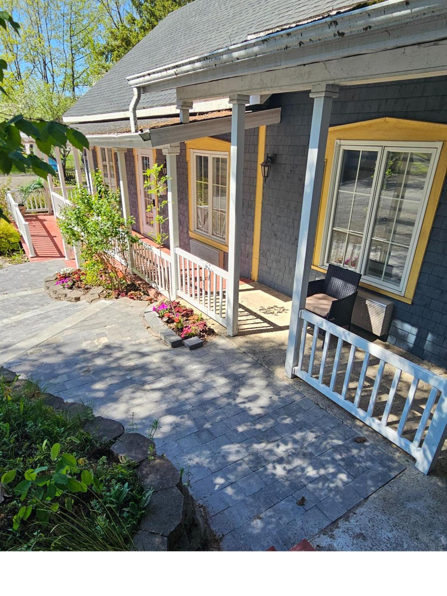 Hotel Fleurs Karaibes Saint-Alexandre-de-Kamouraska Bagian luar foto